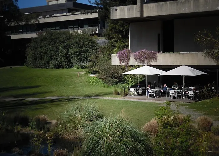 固本其安公园公寓 *